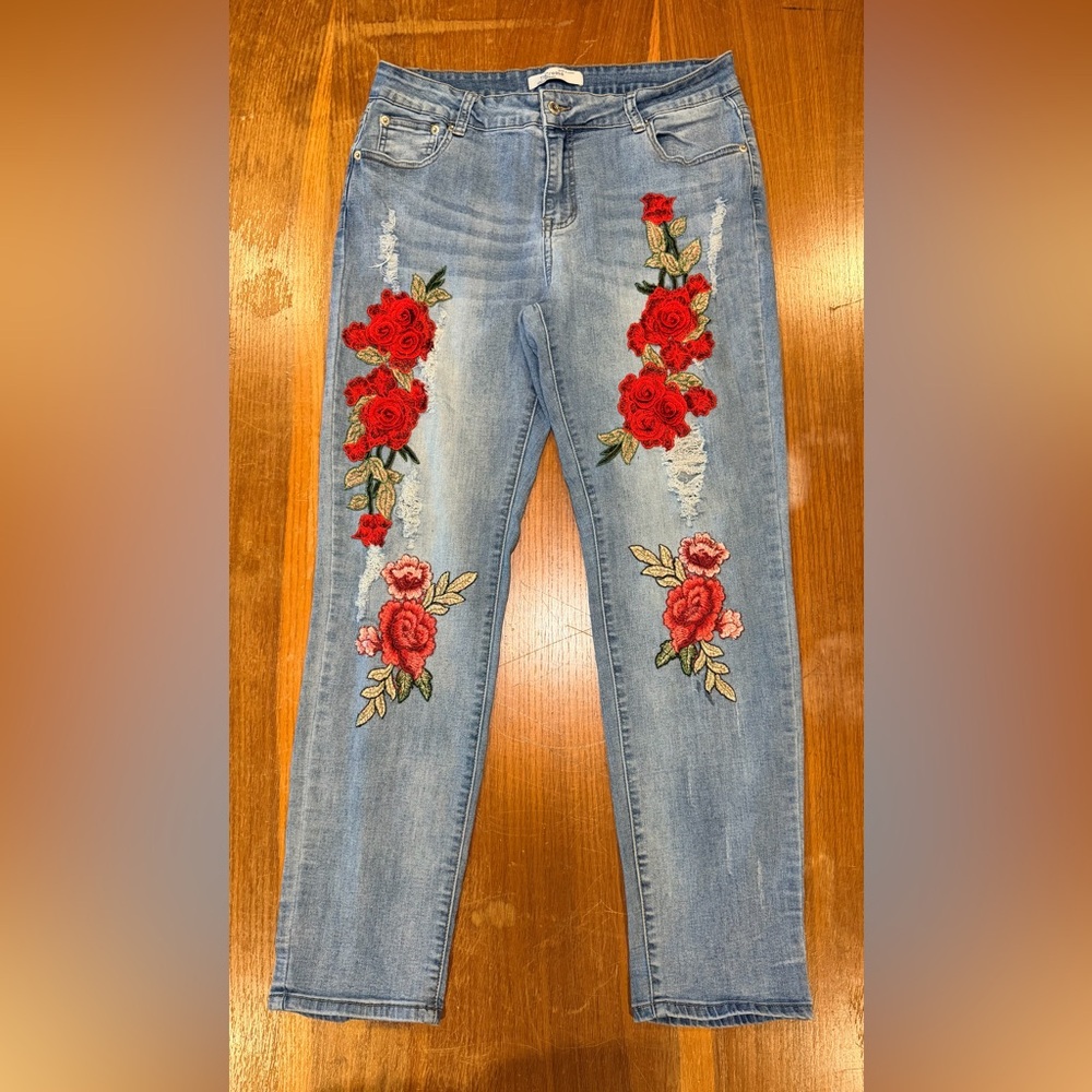 ThCreasa 3D Floral Embroidered Women's Straight Leg Jeans Stretch. No size tag.